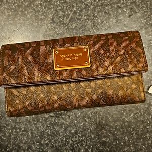 Micheal kors wallet
